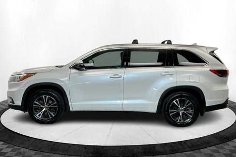 Used 2016 Toyota Highlander XLE image 2