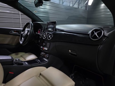 Used 2017 Mercedes-Benz B 250e image 12