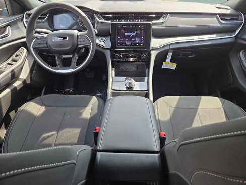 New 2025 Jeep Grand Cherokee Laredo image 9