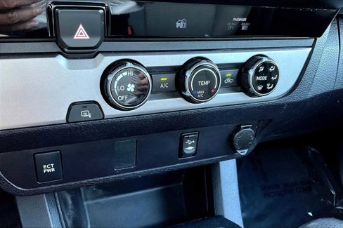 Used 2017 Toyota Tacoma SR image 34