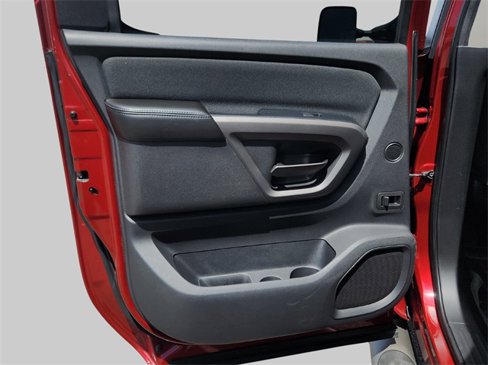 Used 2015 Nissan Titan SV image 26