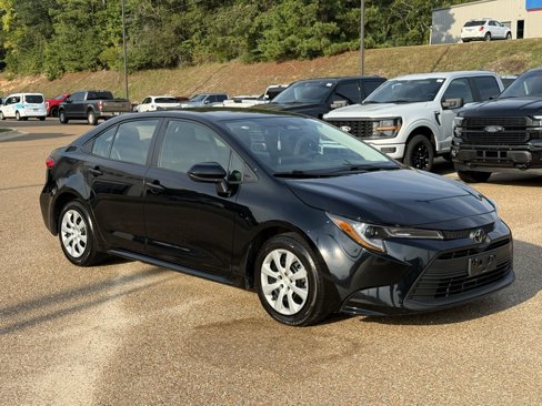 Used 2024 Toyota Corolla LE image 3