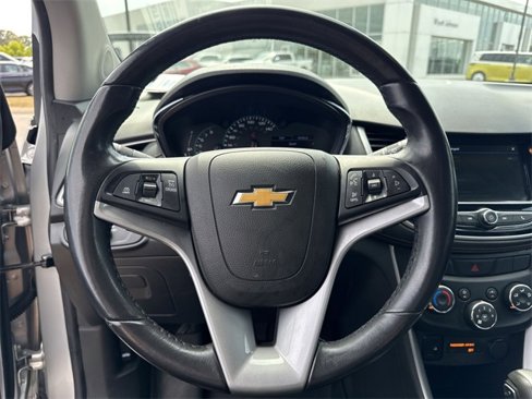 Used 2019 Chevrolet Trax LT w/ LT Convenience Package image 16
