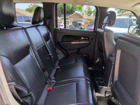 Used 2012 Jeep Liberty Limited Jet w/ Comfort/Convenience Group image 15