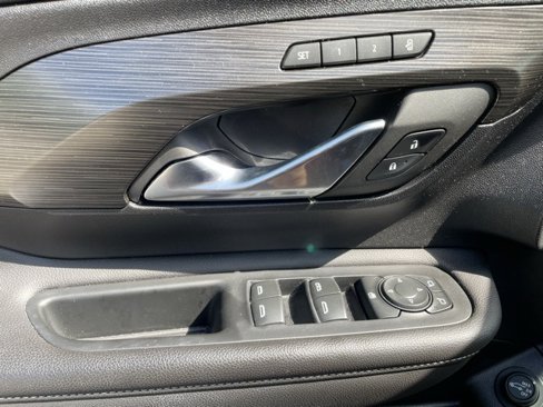 Used 2022 GMC Terrain SLT w/ Infotainment Package II image 18