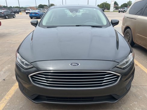 Used 2019 Ford Fusion SE image 2