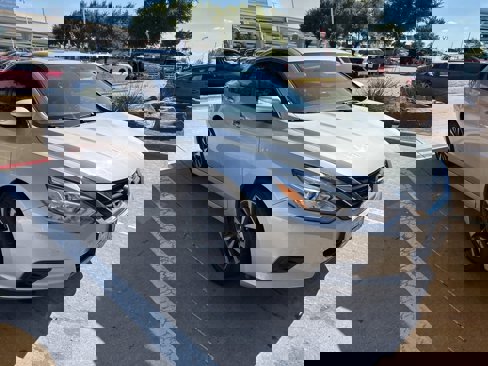 Used 2018 Nissan Altima 2.5 SV image 1
