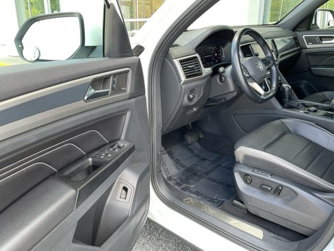 Used 2020 Volkswagen Atlas Cross Sport SEL Premium image 35
