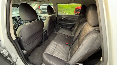 Used 2018 Nissan Rogue SV image 21