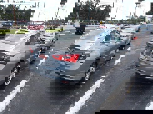 Used 2024 Chevrolet Malibu LT image 3