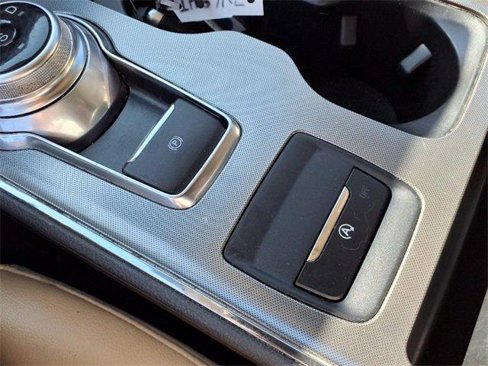 Used 2022 Ford Edge SEL image 17