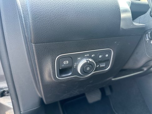 Used 2023 Mercedes-Benz GLB 250 4MATIC image 10