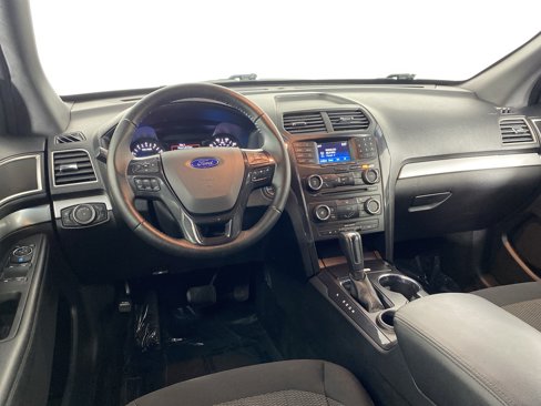 Used 2017 Ford Explorer XLT image 17
