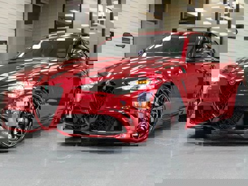 Used 2017 Alfa Romeo Giulia Quadrifoglio image 2