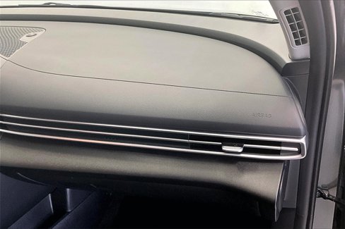 Certified 2025 Hyundai Elantra SE image 16