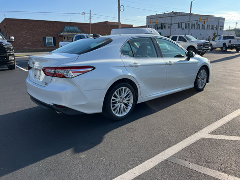 Used 2020 Toyota Camry XLE image 5