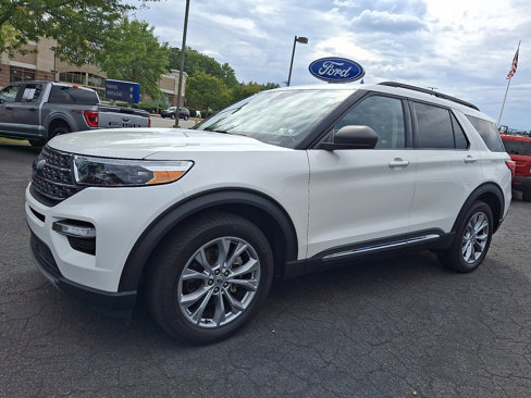 Used 2023 Ford Explorer XLT w/ Equipment Group 202A image 3