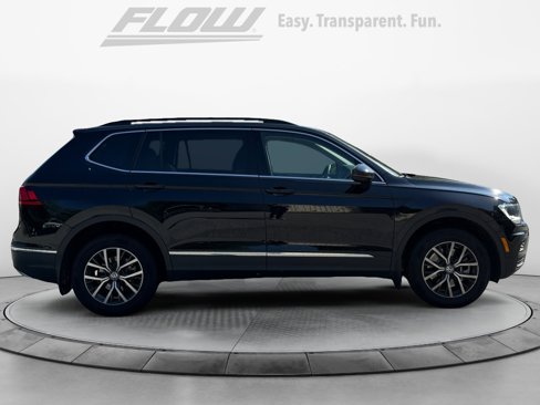 Used 2020 Volkswagen Tiguan SE w/ Panoramic Sunroof Package image 8