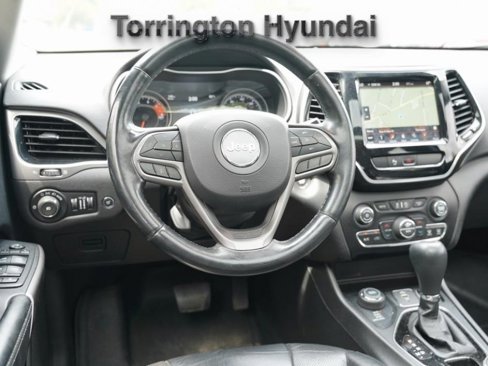 Used 2019 Jeep Cherokee Limited image 16