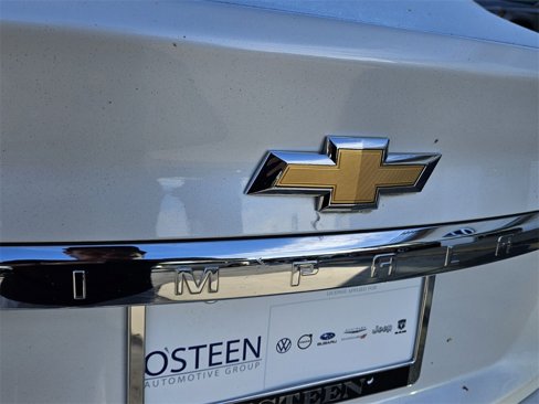 Used 2016 Chevrolet Impala LT w/ Convenience Package image 11