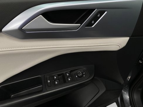 New 2025 Volkswagen Taos SE image 28