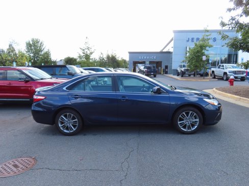 Used 2015 Toyota Camry LE image 4
