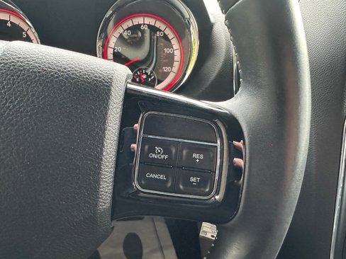Used 2016 Dodge Grand Caravan SE image 23