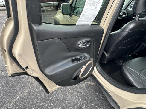Used 2015 Jeep Renegade Limited image 21