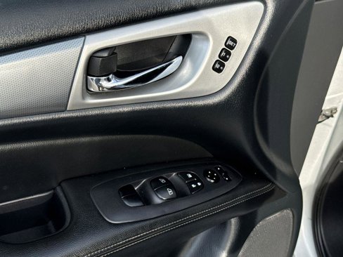 Used 2019 Nissan Pathfinder SL image 28