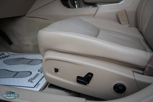 Used 2011 Chrysler 300 C image 20