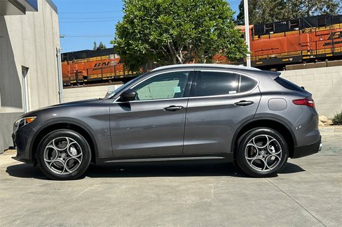 Used 2018 Alfa Romeo Stelvio Sport w/ Cold Weather Package image 9