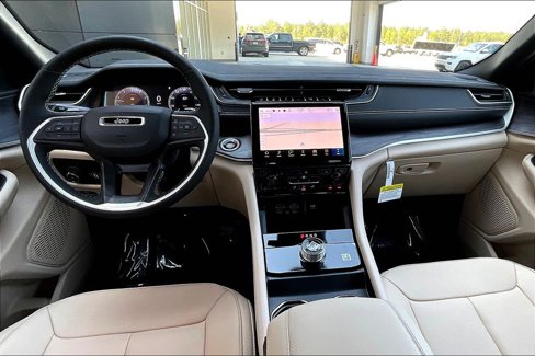 New 2025 Jeep Grand Cherokee Limited image 7