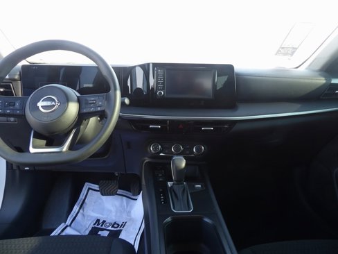 Used 2025 Nissan Kicks S image 11