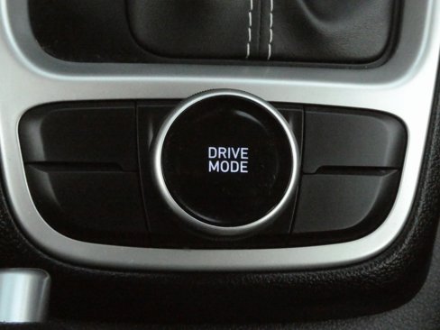 Used 2024 Hyundai Venue SEL image 16