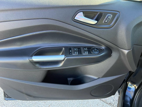 Used 2019 Ford Escape SE image 14