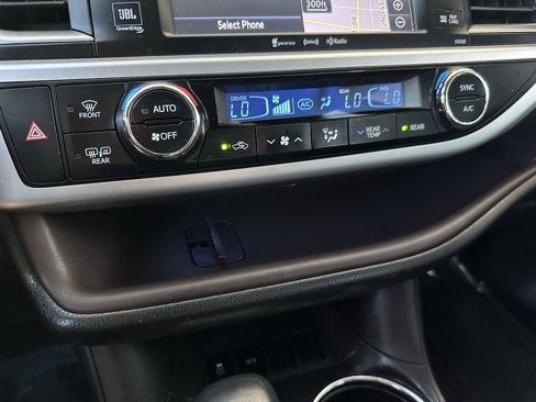 Used 2016 Toyota Highlander Limited image 26