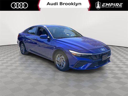 Used 2024 Hyundai Elantra SEL image 1