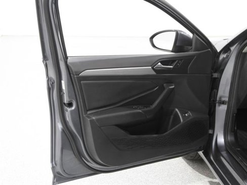 Used 2020 Volkswagen Jetta S image 4