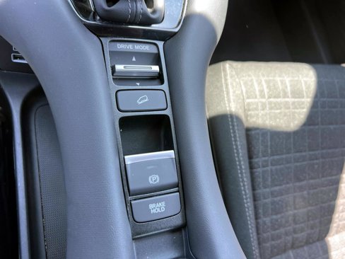 Certified 2023 Honda HR-V LX image 26