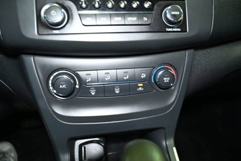 Used 2016 Nissan Sentra S image 29