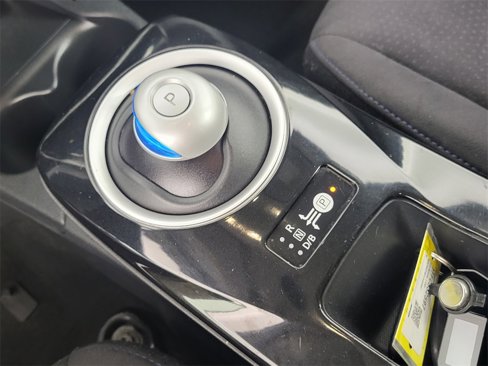 Used 2015 Nissan Leaf SV image 16
