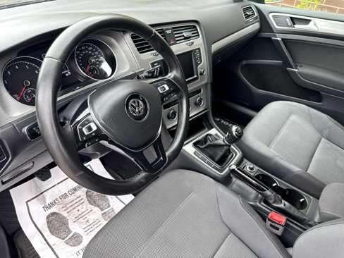 Used 2017 Volkswagen Golf S image 3