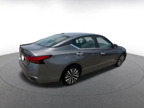 Used 2024 Nissan Altima 2.5 SV image 14