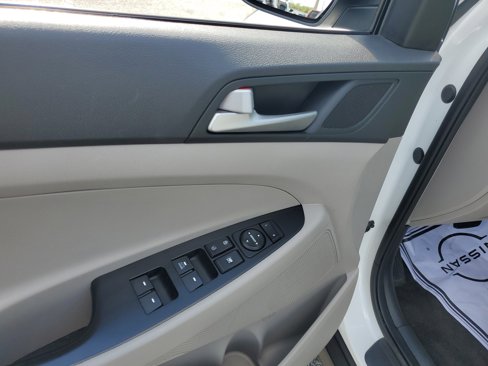 Used 2020 Hyundai Tucson SE image 11