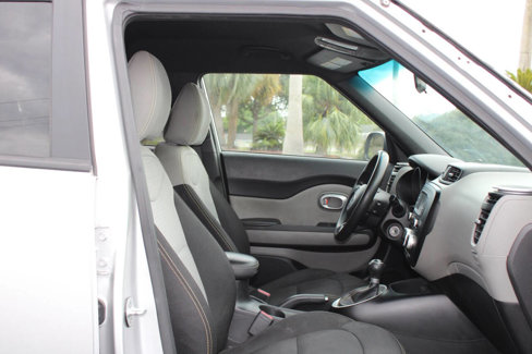 Used 2016 Kia Soul + image 5