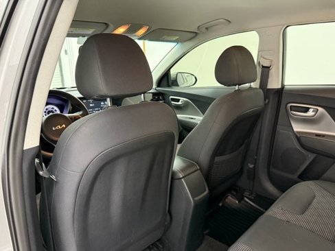 Used 2022 Kia Niro LX image 29