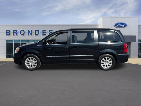 Used 2014 Chrysler Town & Country Touring image 1