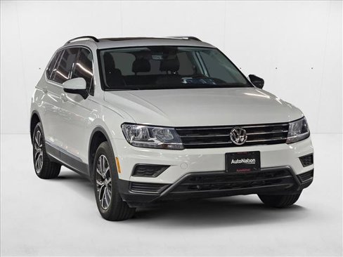 Used 2020 Volkswagen Tiguan SE w/ Panoramic Sunroof Package image 3