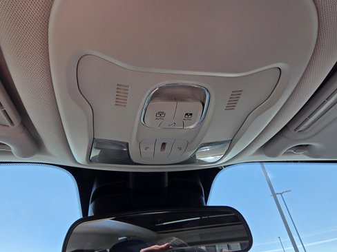 Used 2019 Jeep Renegade Latitude w/ Cold Weather Group image 28