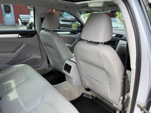 Used 2013 Volkswagen Passat TDI SE image 41